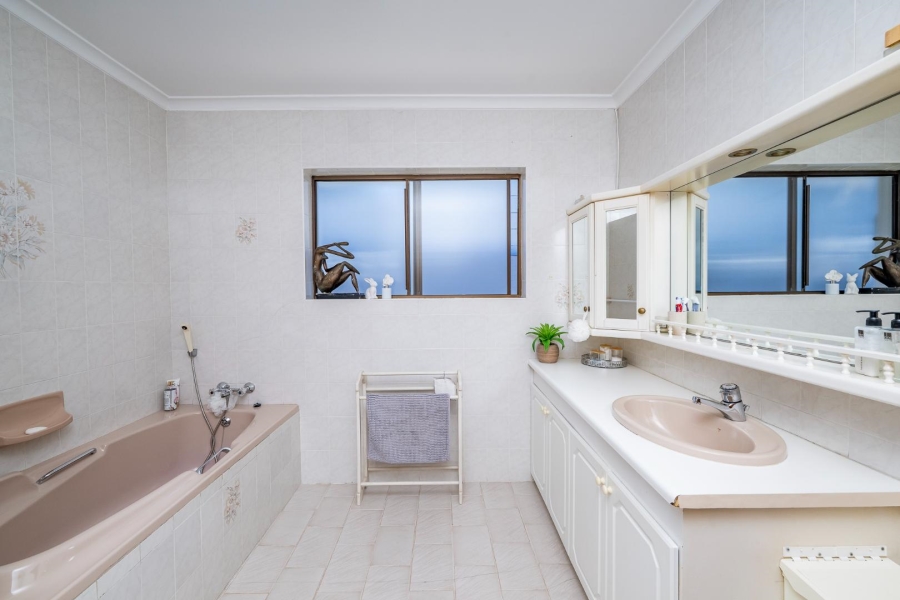 To Let 4 Bedroom Property for Rent in Plattekloof Western Cape